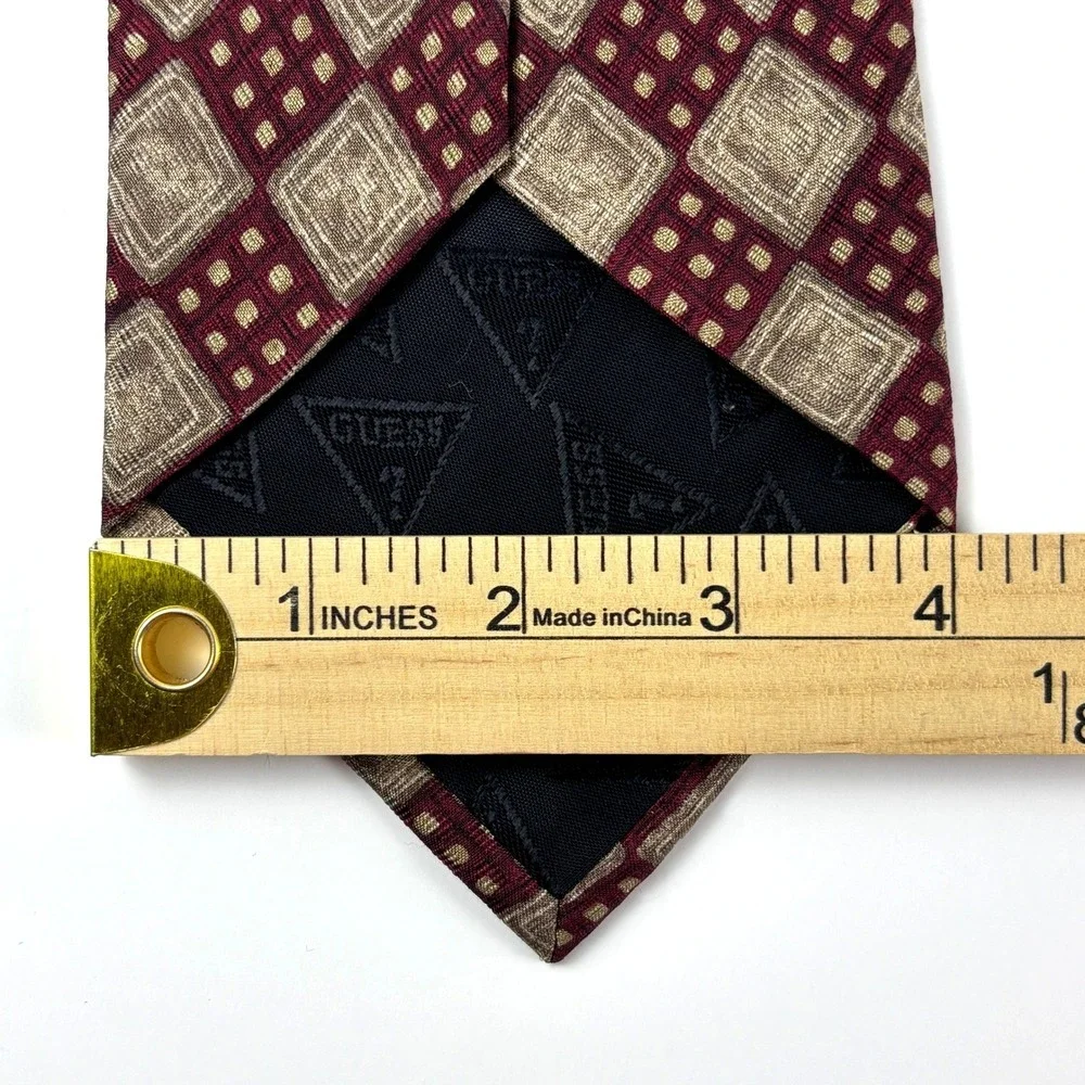 Guess Silk Geometric Pattern Burgundy Gold Men's Necktie Vintage Neck Tie Preppy